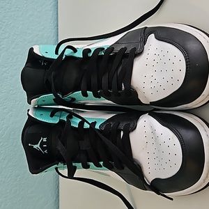 Jordan 1 MidTropical Twist Igloo mens size 13